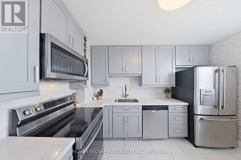909 - 700 Dynes Road — photo 15 of 33