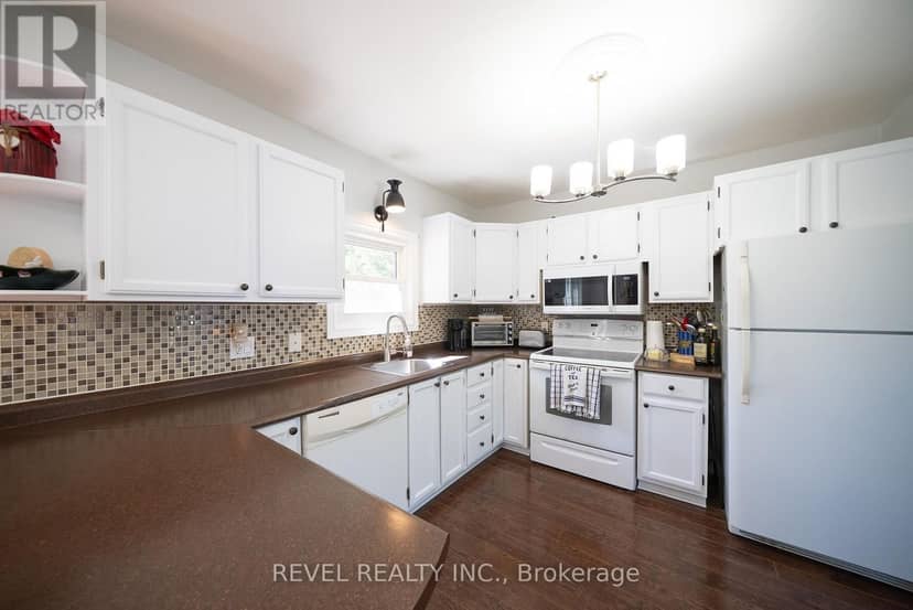 218 Mechanic Street W, Norfolk, photo 8