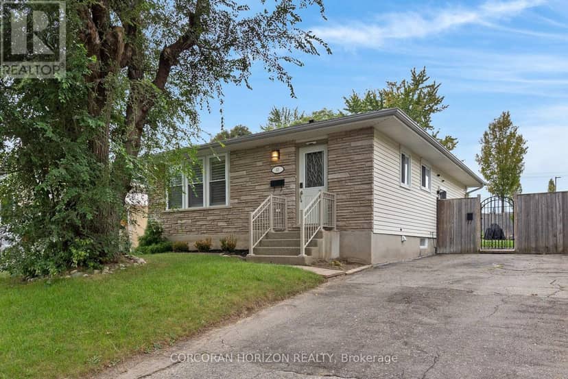 63 Cedarhill Crescent — photo 2 of 40