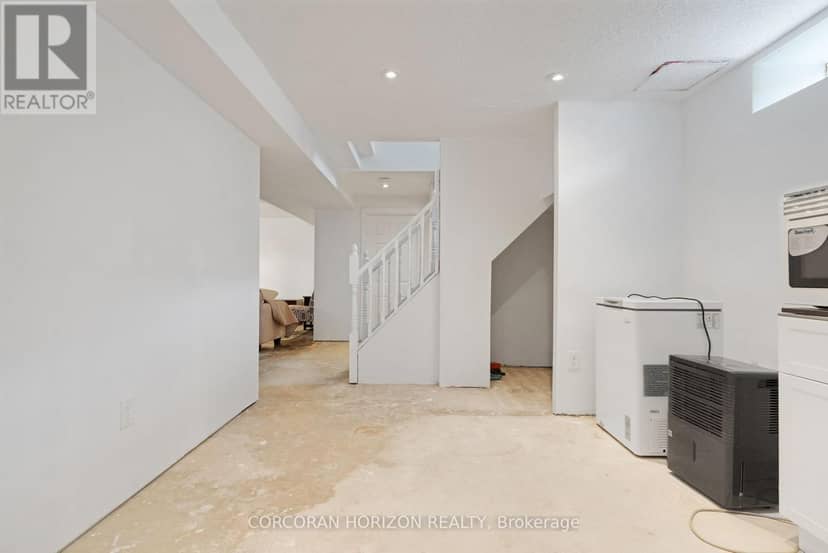 63 Cedarhill Crescent — photo 28 of 40