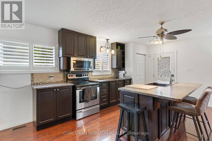 63 Cedarhill Crescent — photo 9 of 40