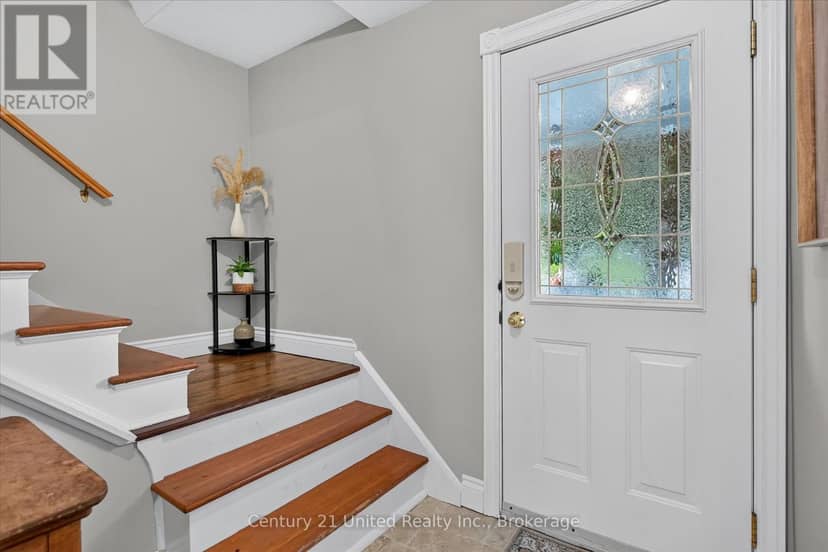 537 Montcalm Drive — photo 4 of 40