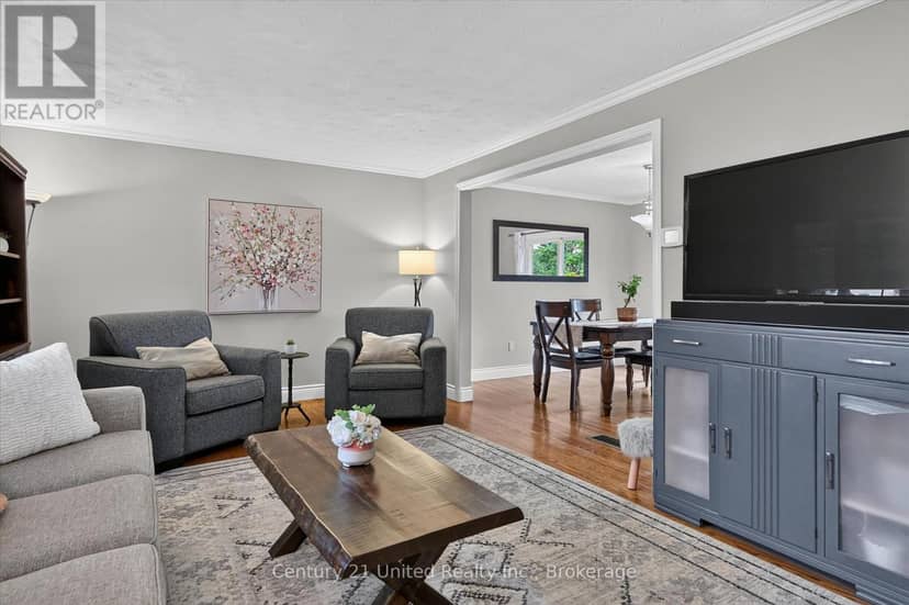 537 Montcalm Drive — photo 8 of 40