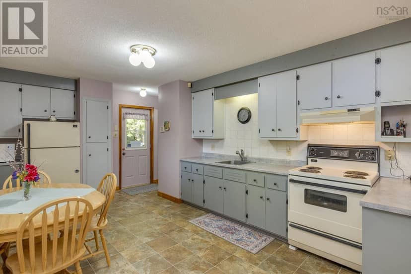43 Balsam Road — photo 16 of 29