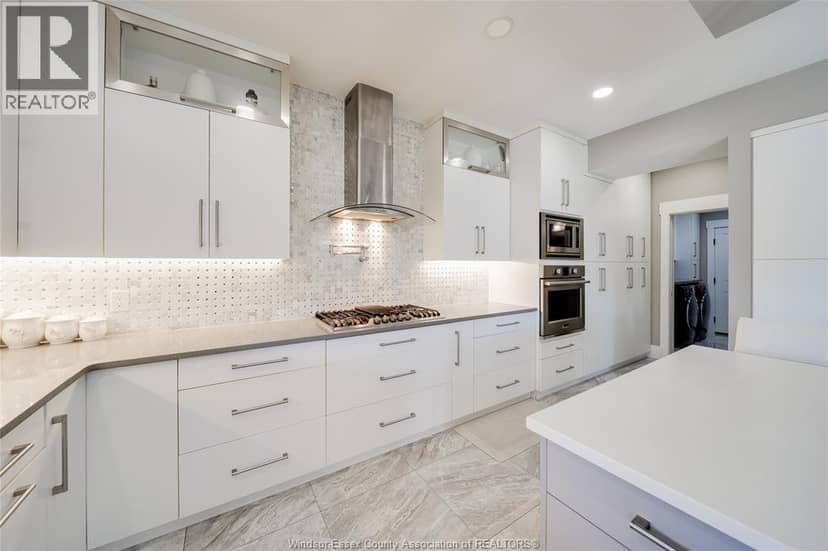 1140 Regency Crescent — photo 13 of 40