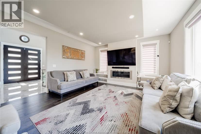 1140 Regency Crescent — photo 17 of 40