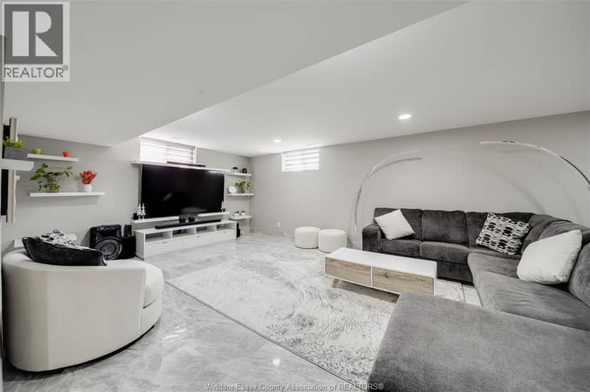 1140 Regency Crescent — photo 30 of 40