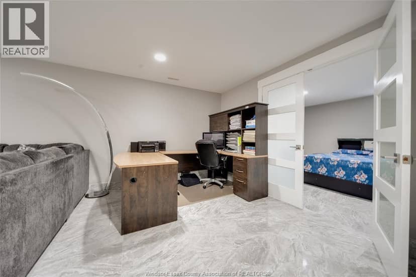 1140 Regency Crescent — photo 33 of 40