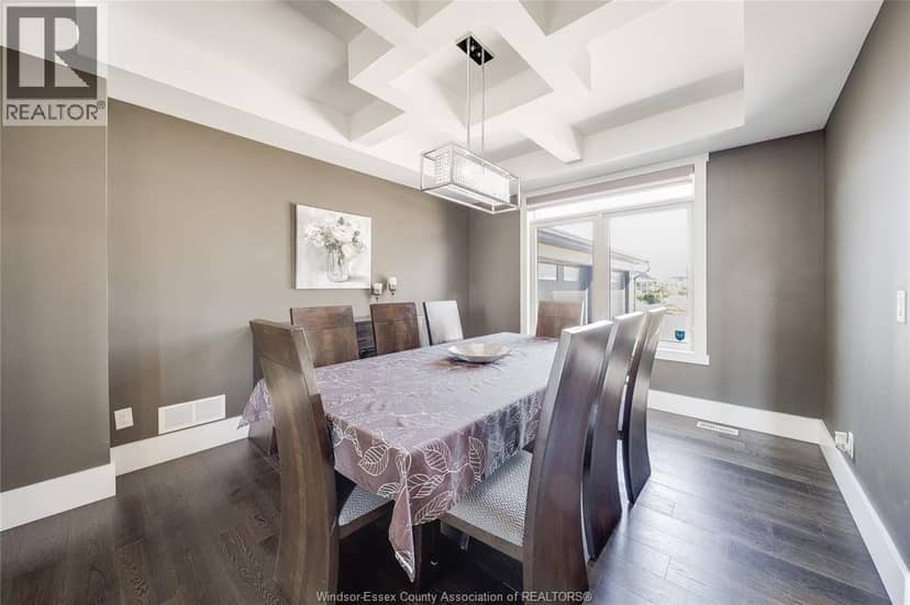 1140 Regency Crescent — photo 7 of 40