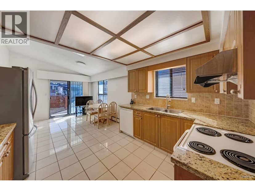 3056 E 28TH AVENUE, Vancouver, photo 2
