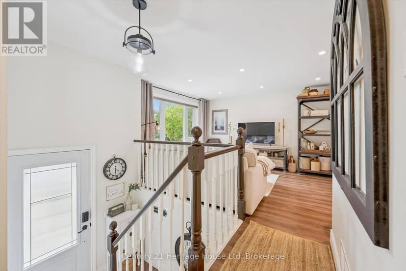635 Hillview Road — photo 3 of 38