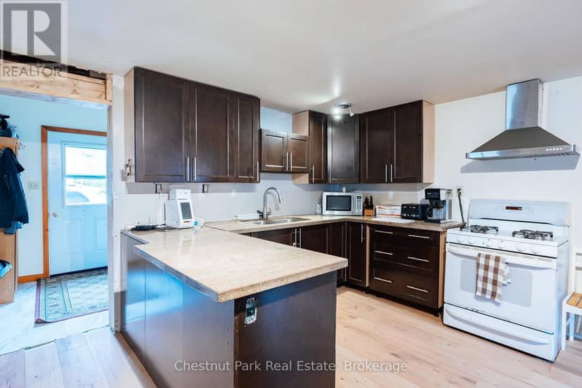 49 Queen Street E — photo 16 of 39