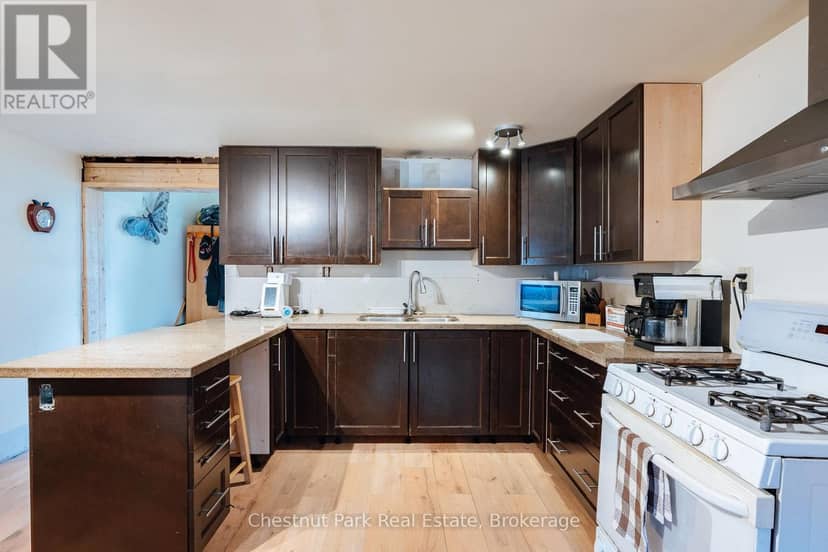 49 Queen Street E — photo 17 of 39