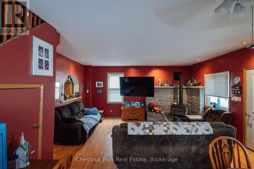 49 Queen Street E — photo 27 of 39