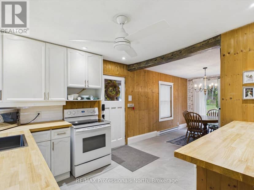 1037 Strawberry Bay Road — photo 13 of 40