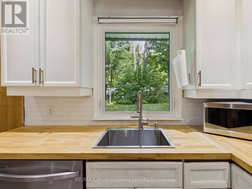 1037 Strawberry Bay Road — photo 16 of 40