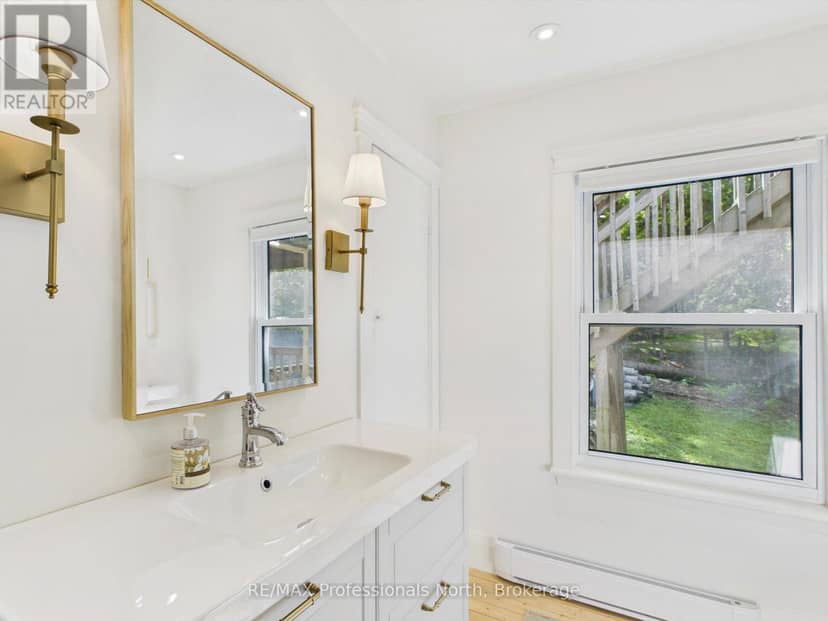 1037 Strawberry Bay Road — photo 32 of 40
