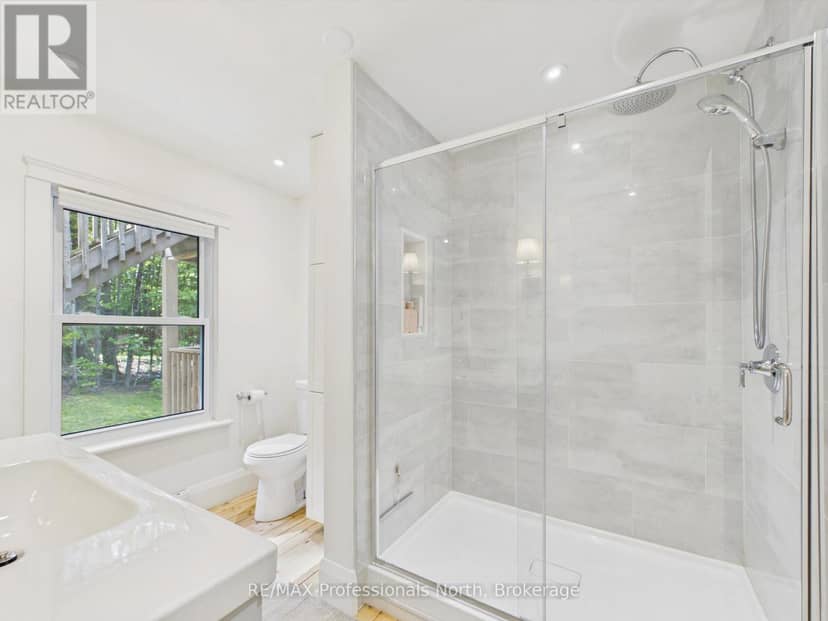 1037 Strawberry Bay Road — photo 33 of 40
