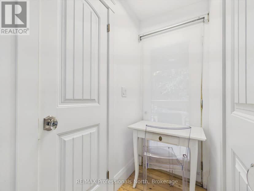1037 Strawberry Bay Road — photo 34 of 40