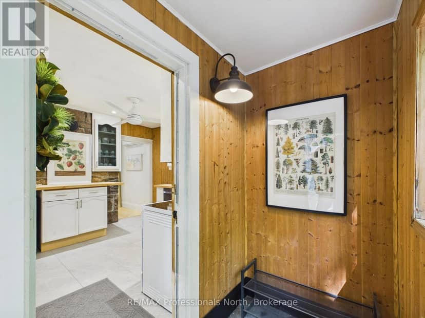 1037 Strawberry Bay Road — photo 37 of 40