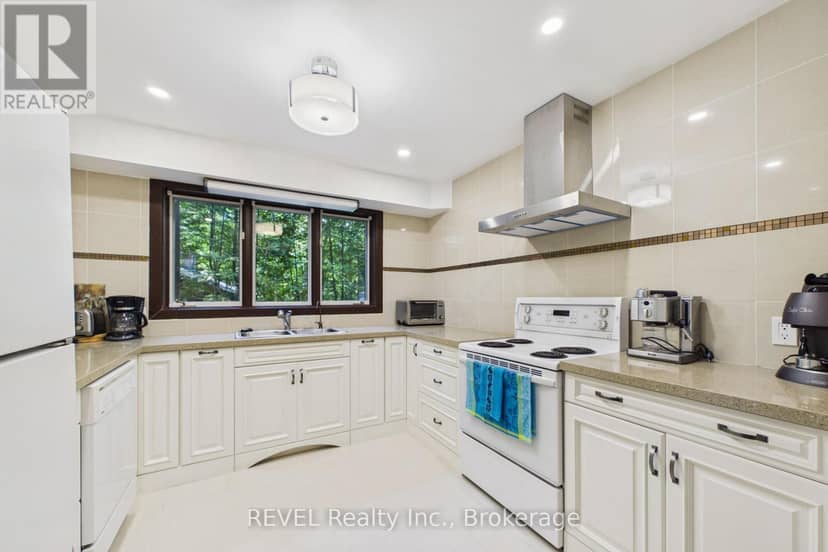 370 Segwun Boulevard — photo 11 of 40