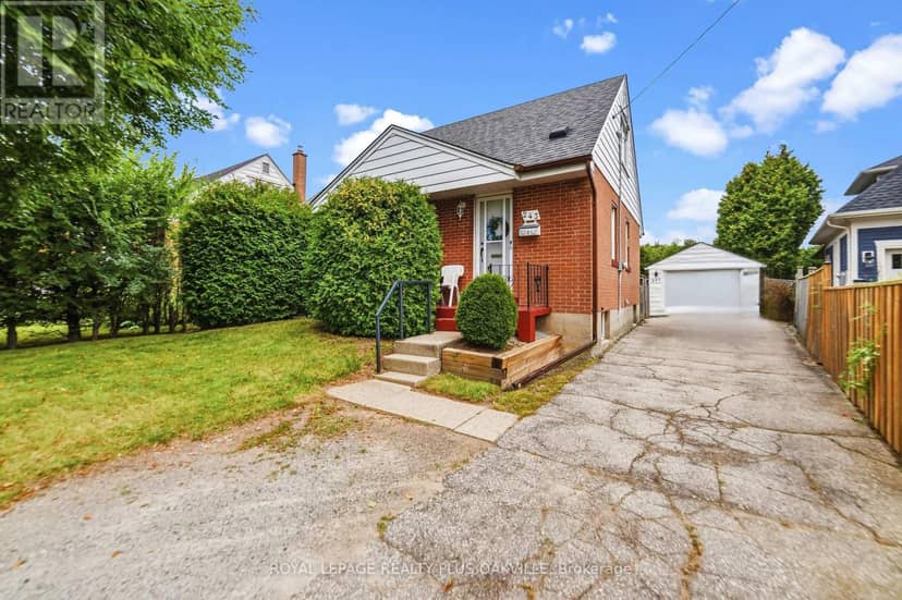 243 Jennings Crescent — photo 1 of 40