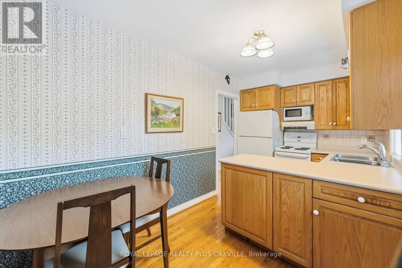 243 Jennings Crescent — photo 14 of 40