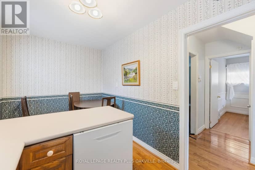 243 Jennings Crescent — photo 16 of 40