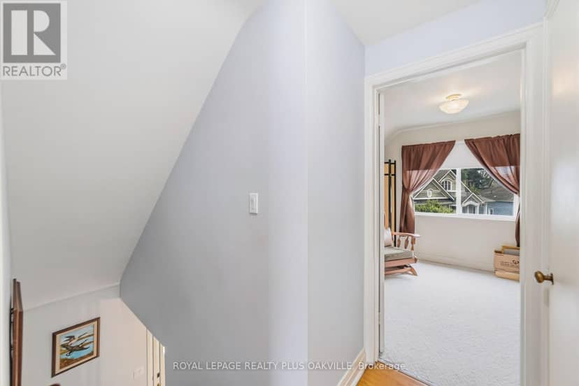 243 Jennings Crescent — photo 17 of 40