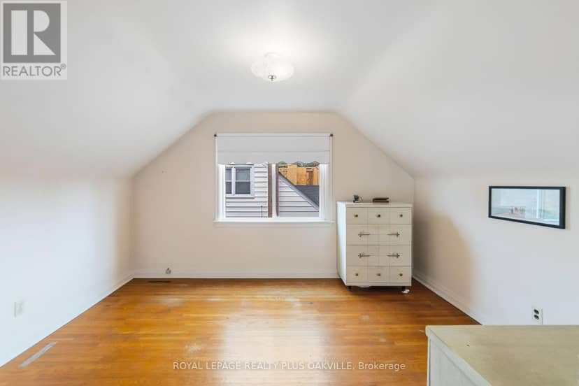 243 Jennings Crescent — photo 19 of 40