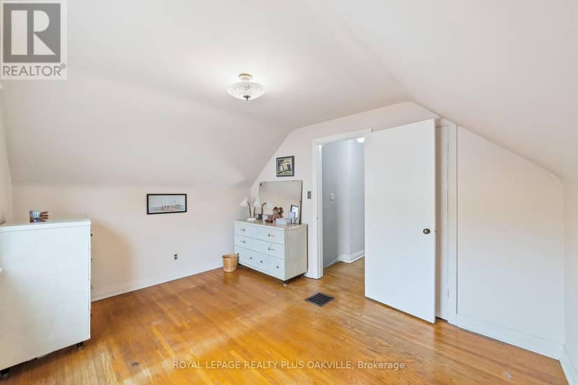 243 Jennings Crescent — photo 20 of 40