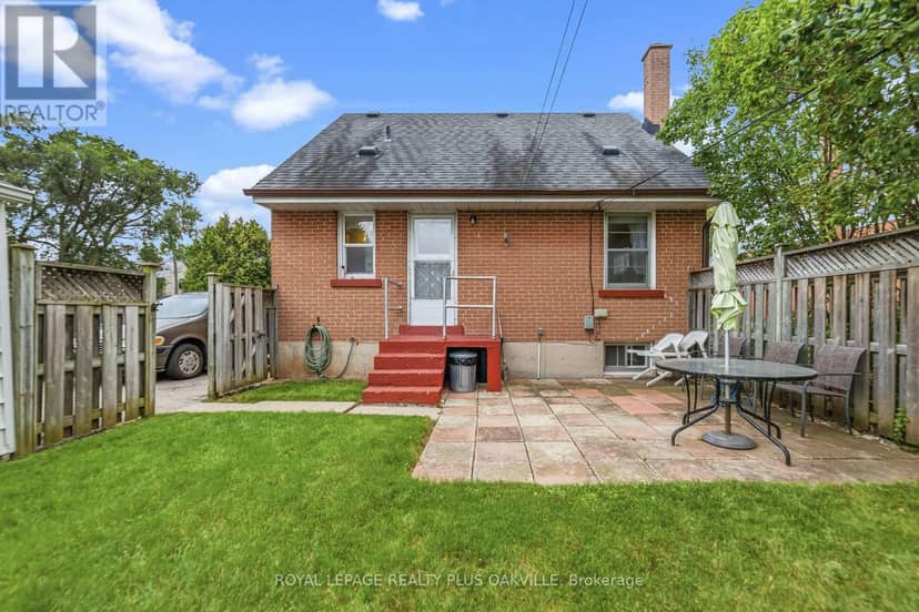 243 Jennings Crescent — photo 21 of 40