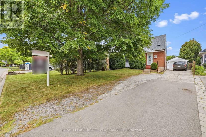 243 Jennings Crescent — photo 3 of 40