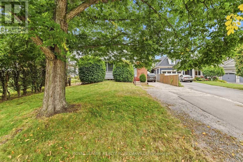 243 Jennings Crescent — photo 4 of 40