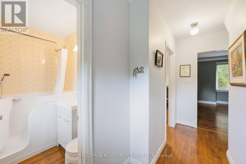 243 Jennings Crescent — photo 6 of 40