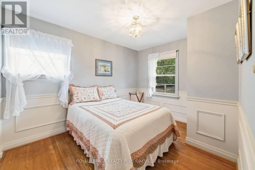 243 Jennings Crescent — photo 9 of 40