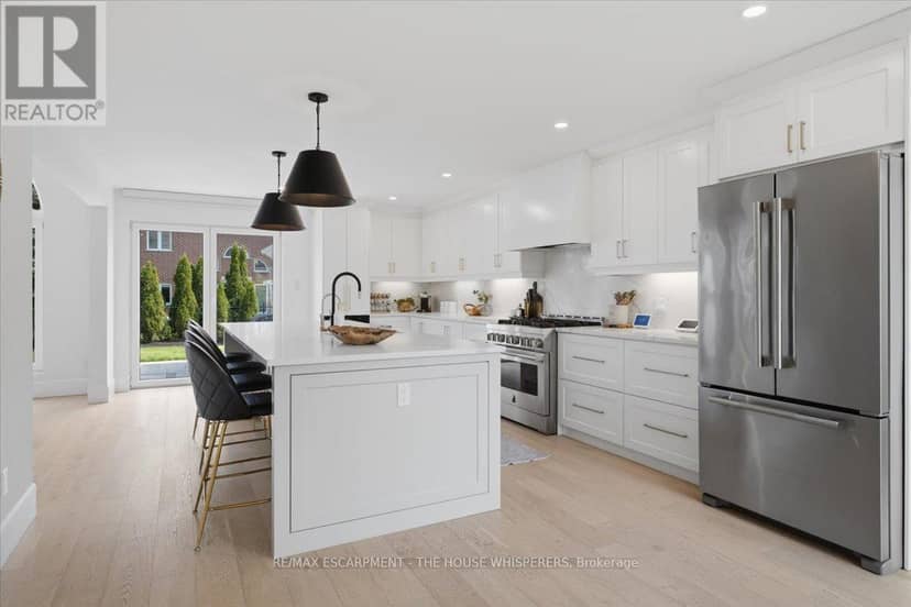 521 Falconridge Crescent — photo 12 of 40