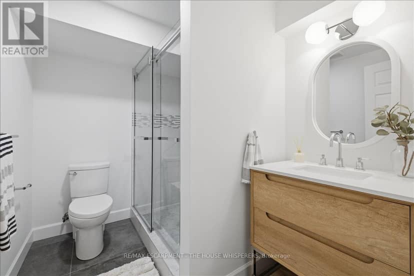 521 Falconridge Crescent — photo 31 of 40