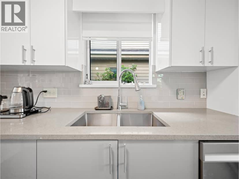 8 815 TOBRUCK AVENUE, North Vancouver, photo 7