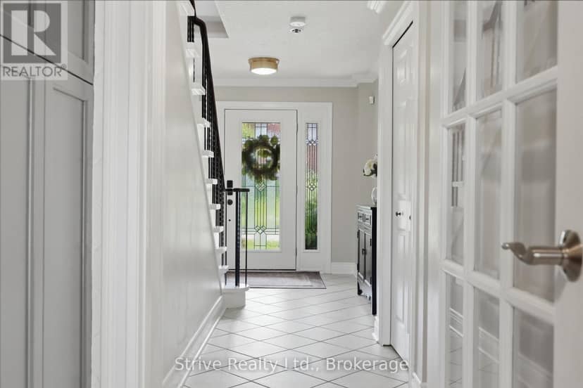 73 Rhonda Boulevard — photo 4 of 40