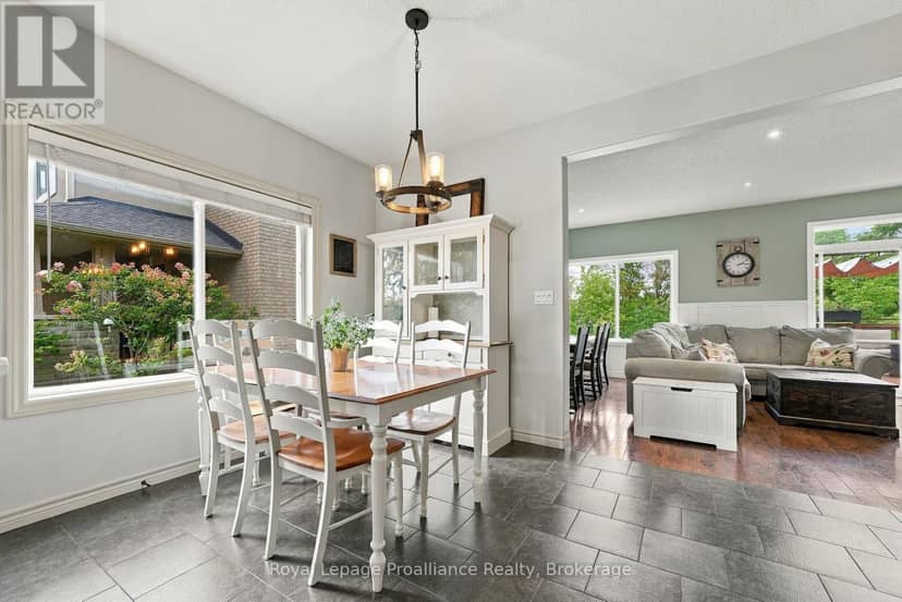 273 Avondale Road — photo 11 of 40