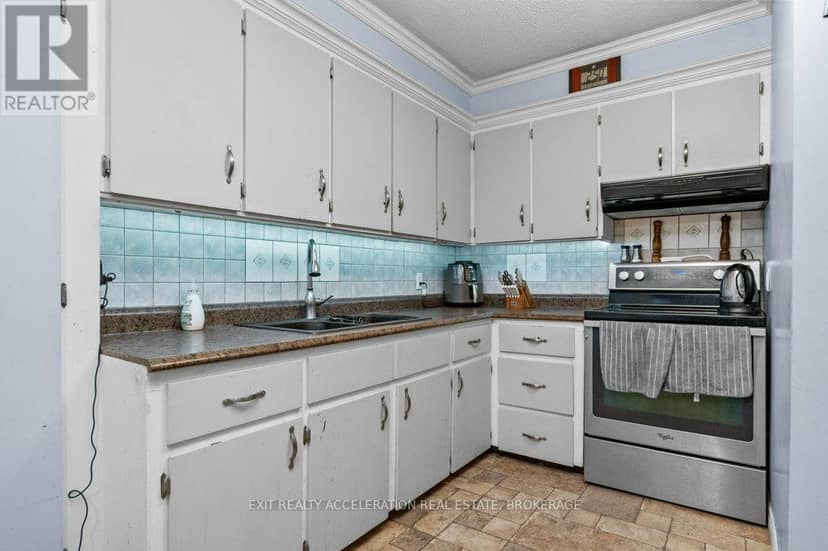 108 Dundas Street — photo 10 of 38