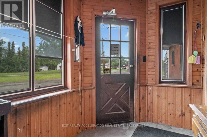 108 Dundas Street, Deseronto, photo 4