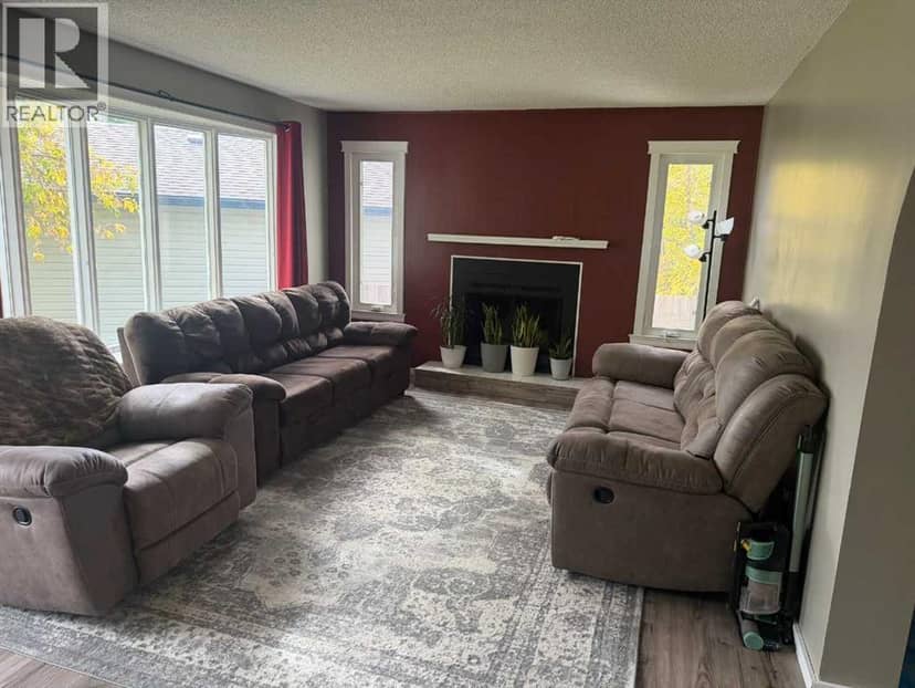 4530 54 Avenue, Grimshaw, photo 4