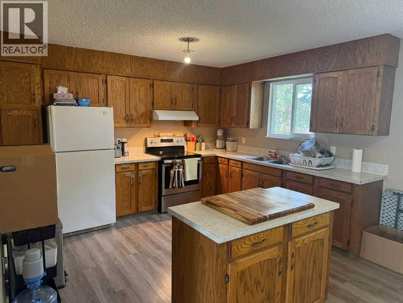 4530 54 Avenue, Grimshaw, photo 3