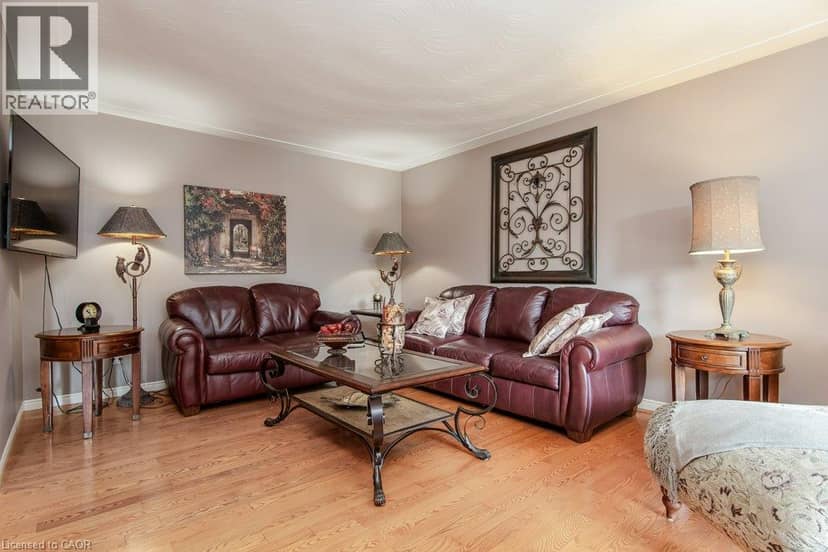 108 QUEENSWAY Drive — photo 11 of 40