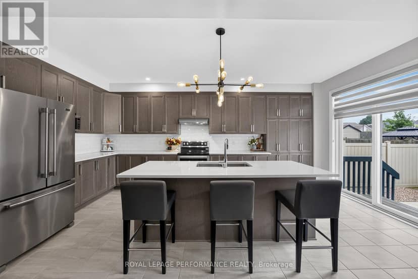 488 Famille Laporte Avenue — photo 20 of 40