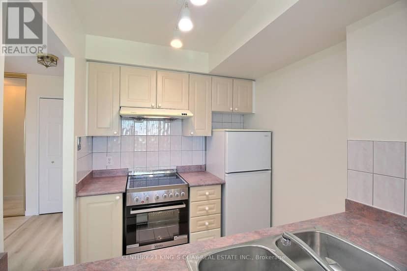 1701 - 8 Lee Centre Drive — photo 5 of 12
