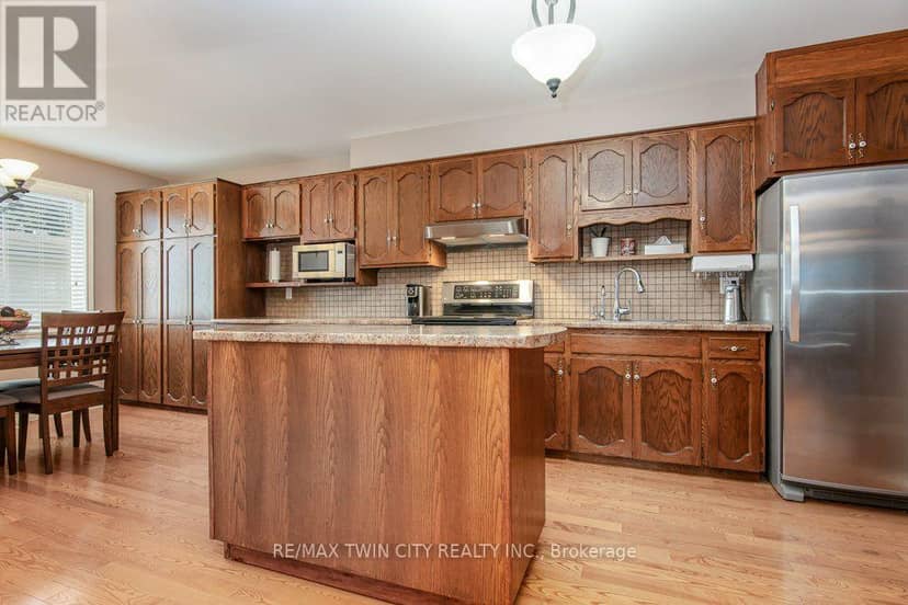 108 Queensway Drive — photo 15 of 40