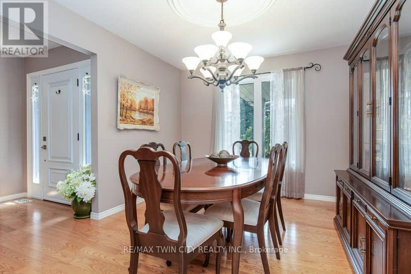 108 Queensway Drive — photo 13 of 40